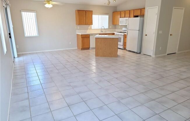 FANTASTIC SINGLE STORY HOME ON CORNER LOT IN GATED COMMUNITY!!