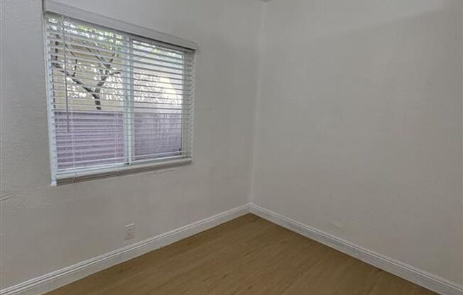 1033 Hoffman Ave in Long Beach