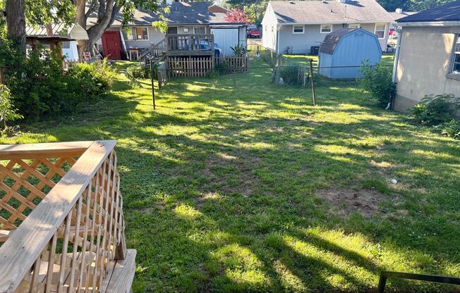 2 bedroom 1 bath house for rent with a garage