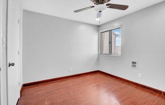 2 beds, 1 bath, 702 sqft, $1,150, Unit 8-1075