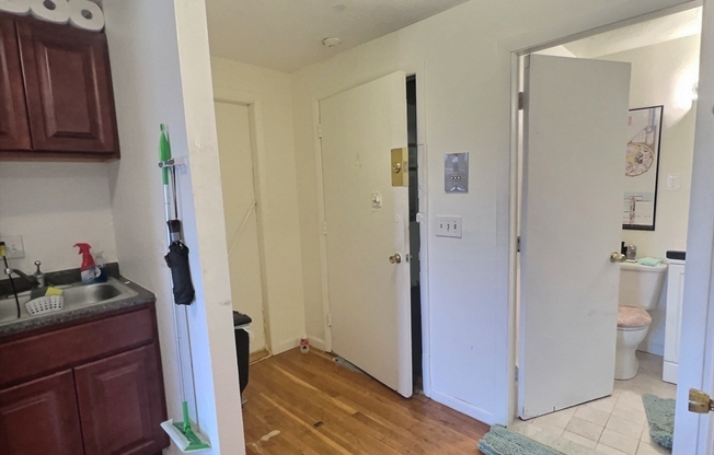 Studio, 1 bath, 999 sqft, $2,150, Unit 20