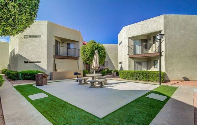 1 bed, 1 bath, 704 sqft, $1,200, Unit 156