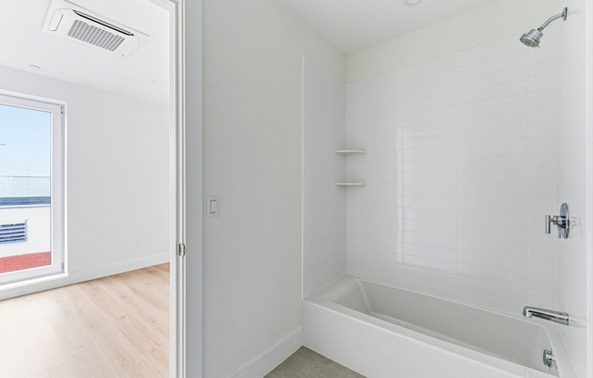 2 beds, 2 baths, 951 sqft, $4,250, Unit 301