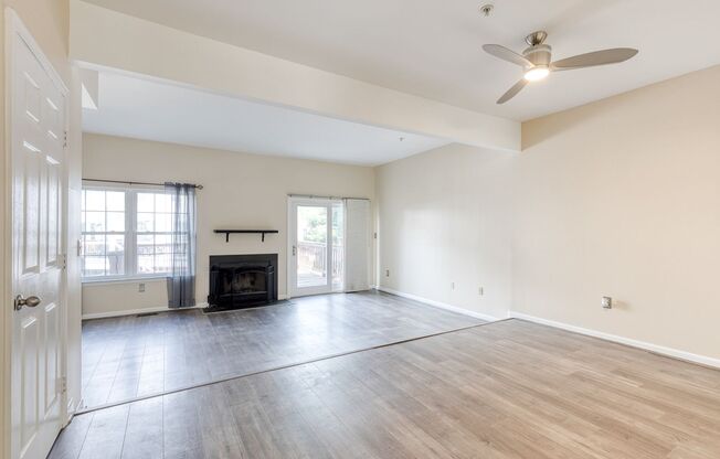 This beautiful 3bd 2.5bth townhome offers waterviews in the sought after community of Stoney Beach.