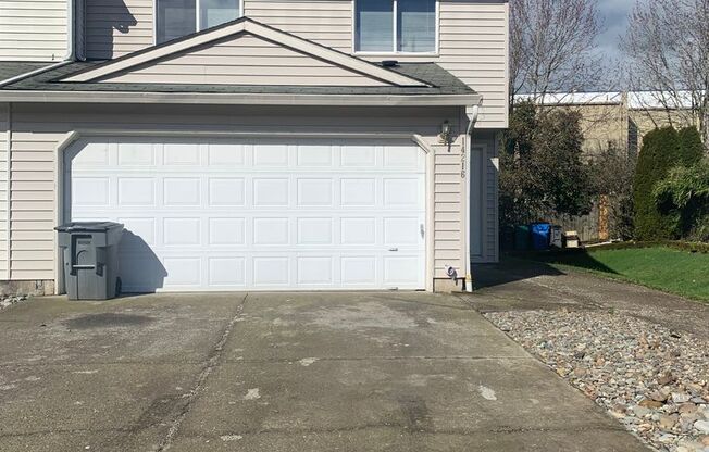 Spacious 3 bed 2.5 Bath Townhome in Cascade Park! All Appliances Included! Ceiling Fans in Every Room! Great Location!