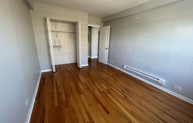 1 bed, 1 bath, 700 sqft, $1,950, Unit 418-1011