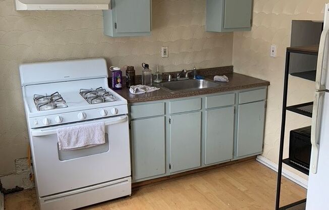 Bright and Airy 2 Bedroom Townhome in Patterson Park!
