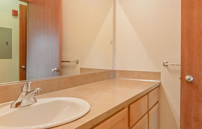 2 beds, 1 bath, $1,700, Unit 203