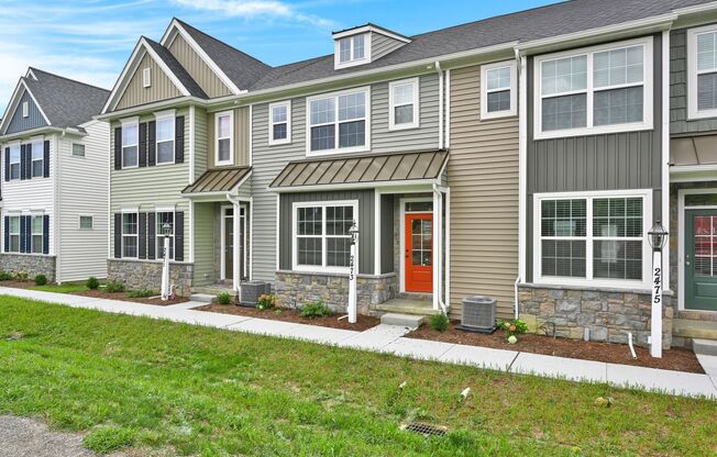 Stunning 3 BR 2.5 BA Townhouse in Lime Spring Village!