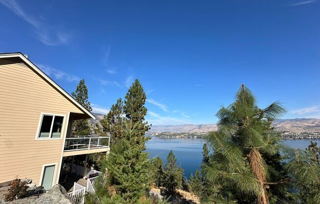 Fully Furnished Home in Chelan!  Half off on Move In!