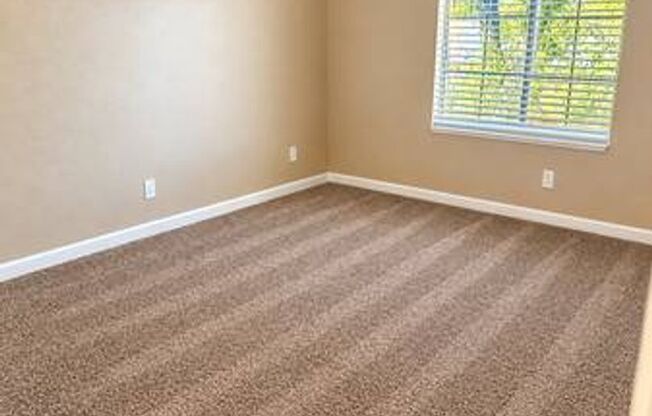2 beds, 1 bath, 850 sqft, $1,695, Unit 233