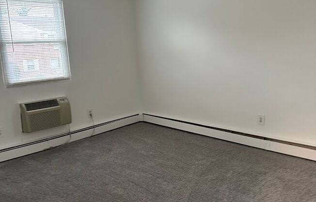 2 beds, 1 bath, 930 sqft, $1,490, Unit 48