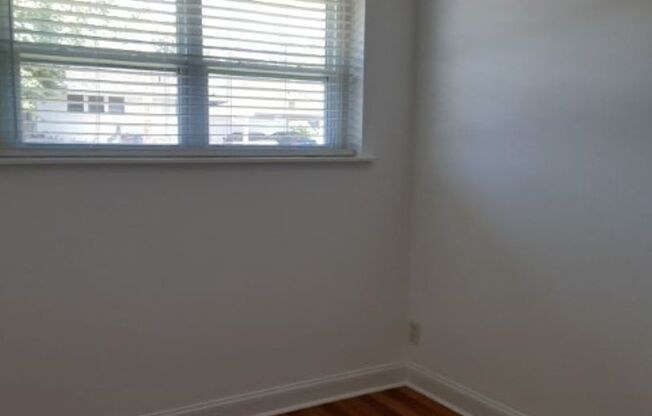 2 beds, 1 bath, $1,650