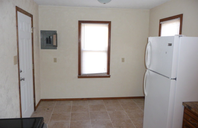 3 beds, 1 bath, $775