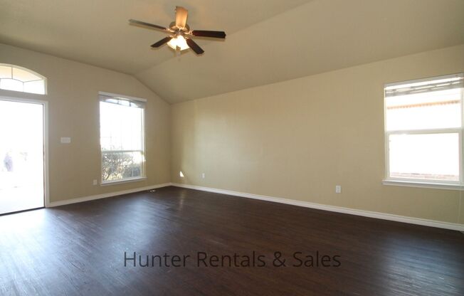 3 beds, 3 baths, $1,300, Unit Unit A