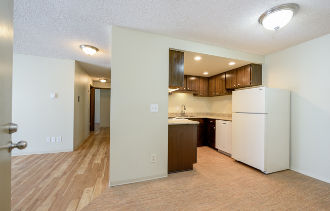2 beds, 1 bath, 850 sqft, $2,025, Unit 208