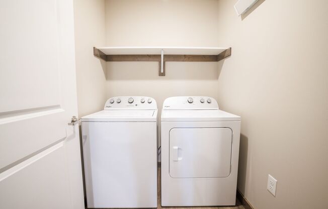 2 beds, 1 bath, 800 sqft, $1,800, Unit 20 Kasey- 102
