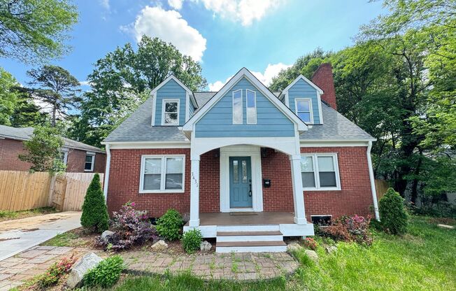 Beautifully Remodeled 4-Bedroom Home with Spacious Yard in Charlotte, NC