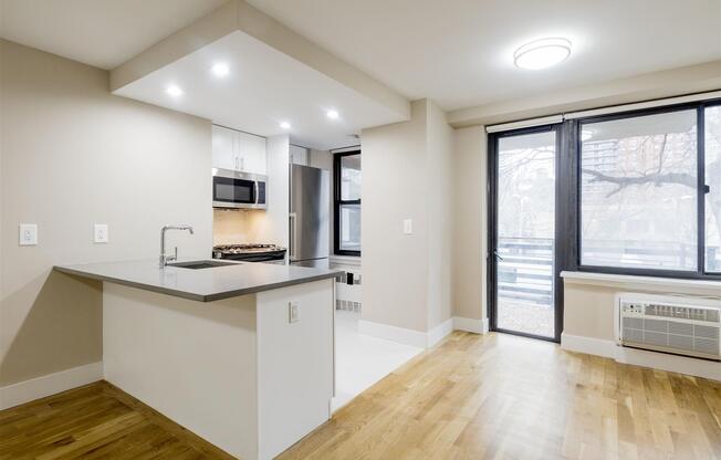 784 Columbus Ave #15P