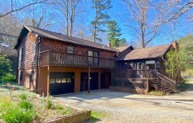 Beautiful Creekside Cottage in North Asheville