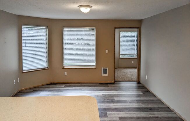 2 beds, 1 bath, 850 sqft, $1,325, Unit 43