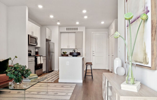 1 bed, 1 bath, 698 sqft, $1,505