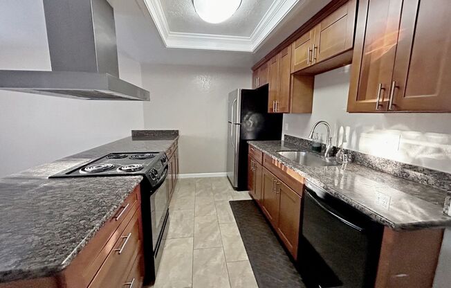 Bright and quiet two-story townhouse situated in the friendly Sunset Oaks community with an award-winning Cupertino school district! Centrally located in Sunnyvale, minutes from the Apple Campus.
