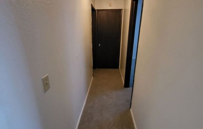 1 bed, 1 bath, 850 sqft, $950, Unit 8-829