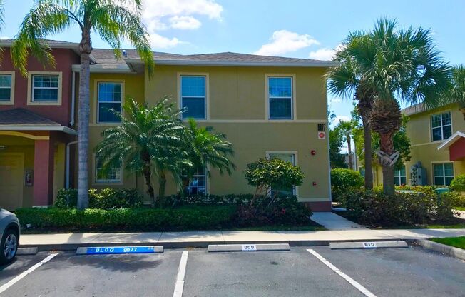 Nice single family located in Naples!3BR/2 and half Bath.Utilities included. Reserve now!