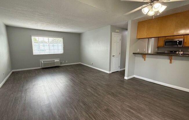 2 beds, 1 bath, 920 sqft, $2,595, Unit L5
