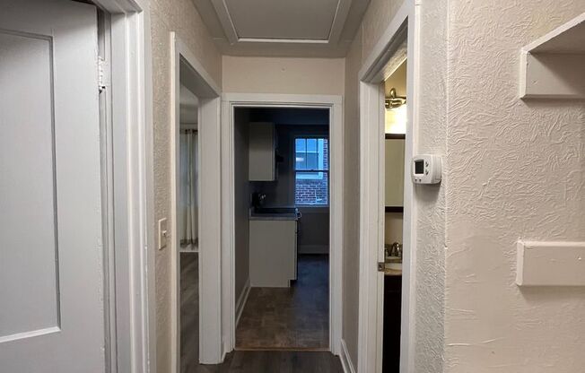Cozy Cottage in West Nashville, Walk to Charlotte Park, Easy Interstate Access, Fenced Yard, Pet Friendly