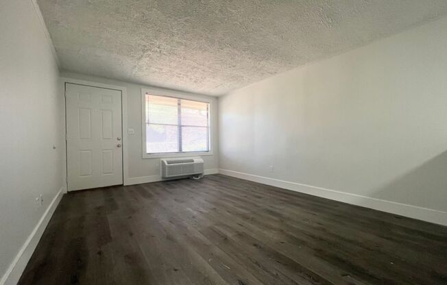 1 bed, 1 bath, 576 sqft, $935