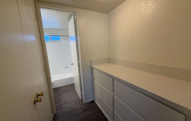 Studio, 1 bath, 400 sqft, $1,925, Unit 4923B