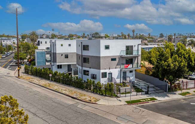 1638 S. Longwood