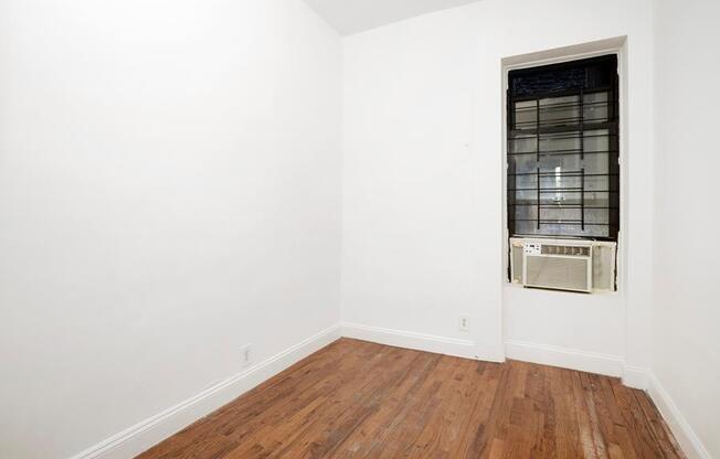 2 beds, 1 bath, $3,500, Unit 3