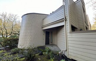 2 Bed 2 Bath Corner Condo ~ Cedar Mill w/ Washer & Dryer, Parking and Pool! Convenient to Nike, Shopping and More!