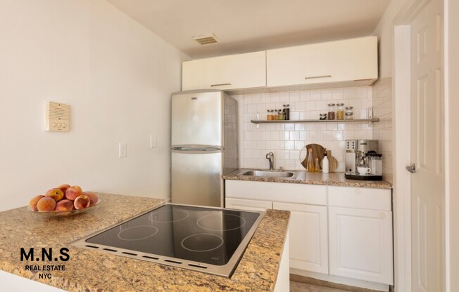 1 bed, 1 bath, $3,071, Unit 3-R