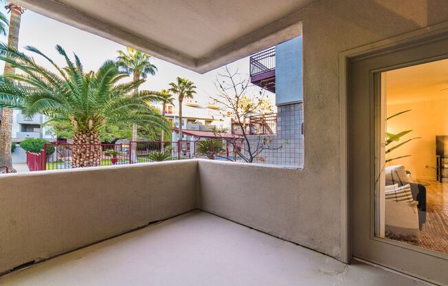 4 beds, 4 baths, 1,609 sqft, $799