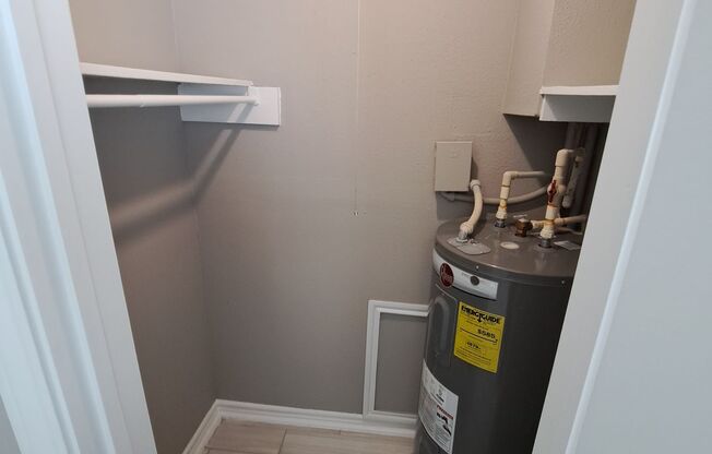 2 beds, 2 baths, 926 sqft, $1,187, Unit 2423