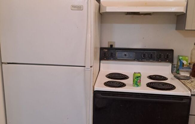 AVAILABLE 6/20/2025 -- 1BR/1BA Apartment at 1026 Southpark Unit 1B - close to Colleges and amenities