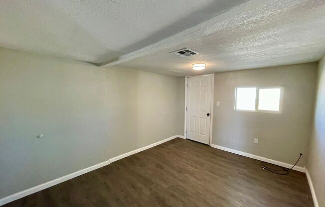 2 beds, 1 bath, 900 sqft, $1,000