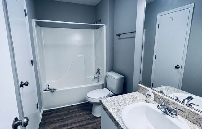 2 beds, 1.5 baths, 990 sqft, $1,200, Unit 912