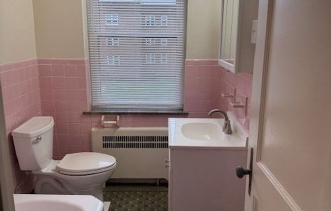 2 beds, 1 bath, 778 sqft, $1,495, Unit 00 - 10552A