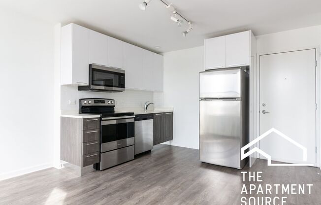 UPTOWN Rehabbed 1 Bed 1 Bath By LAKE AND RED LINE