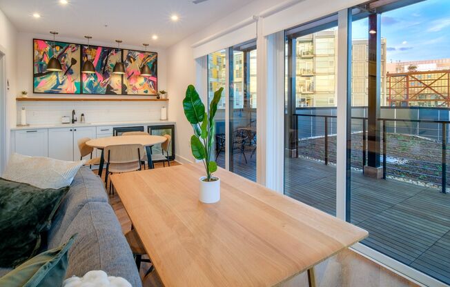 1 bed, 1 bath, 100 sqft, $1,350