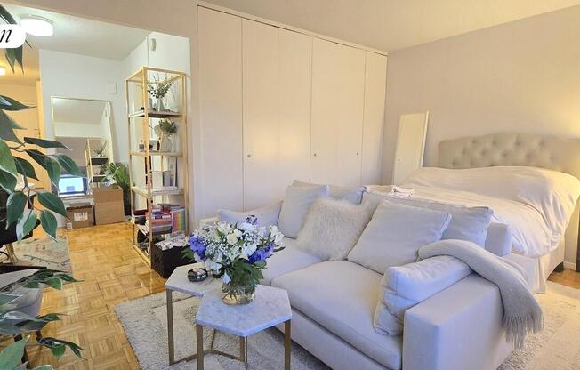 Studio, 1 bath, $3,300, Unit 17A