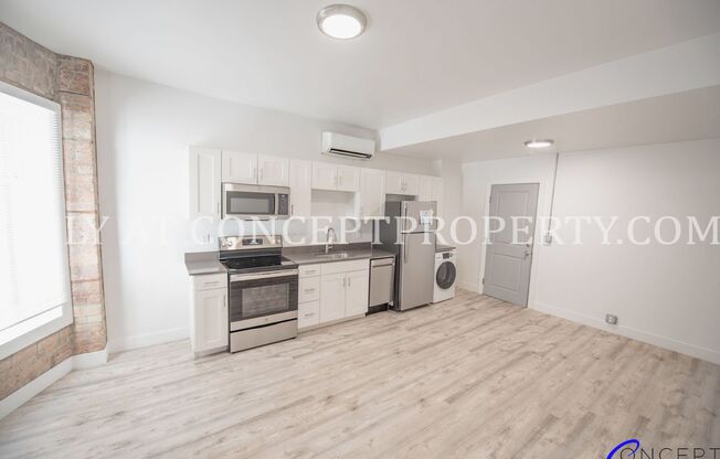 Studio, 1 bath, 288 sqft, $1,099, Unit 2F