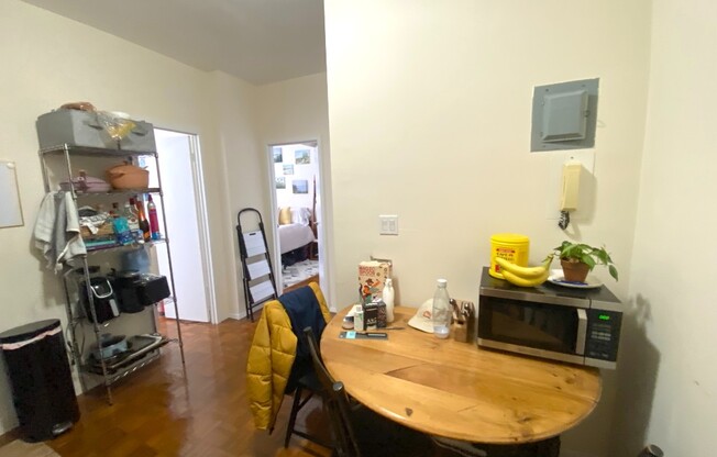 2 beds, 1 bath, $4,000, Unit 4D