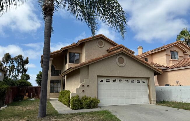 Beautiful 4B/2.5BA House in Vista w/ Attached Garage & AC!