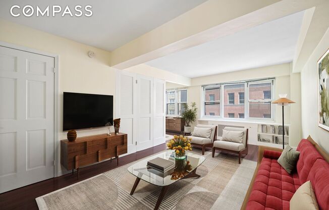 210 E 63 ST